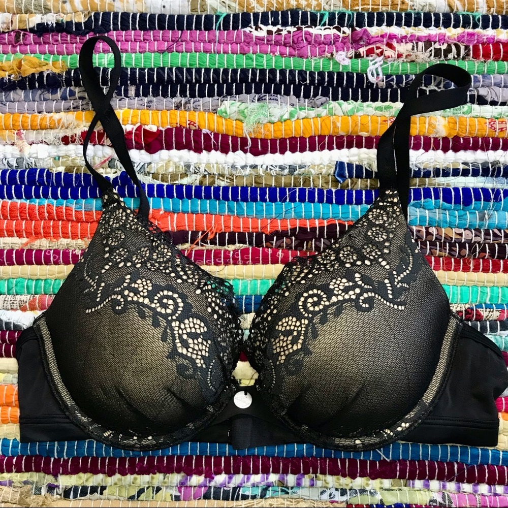NWOT ~ DKNY ~ Black lace push-up bra